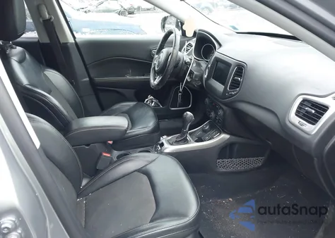 2018 Jeep Compass Latitude 4X4 из США, поврежденный, VIN 3C4NJDBB6JT457022